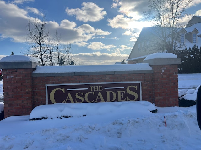 view of community / neighborhood sign