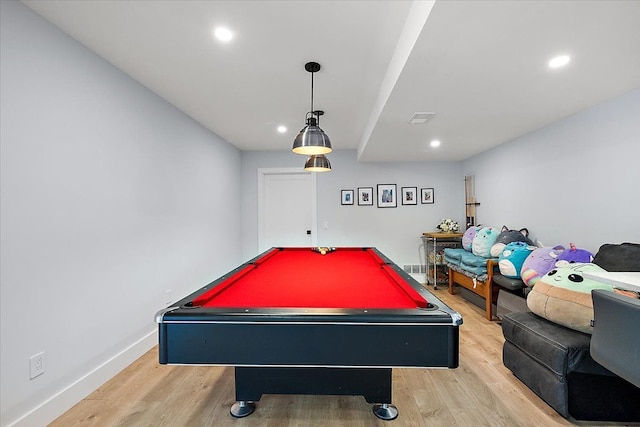 game room featuring light wood finished floors, recessed lighting, visible vents, billiards, and baseboards