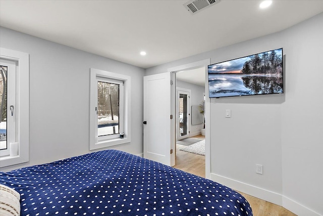 bedroom featuring recessed lighting, visible vents, baseboards, and wood finished floors