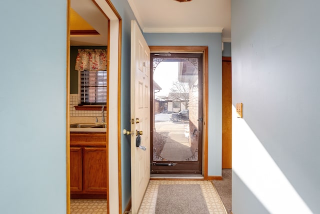 entryway featuring sink and ornamental molding