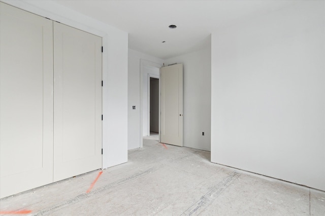 unfurnished bedroom featuring a closet