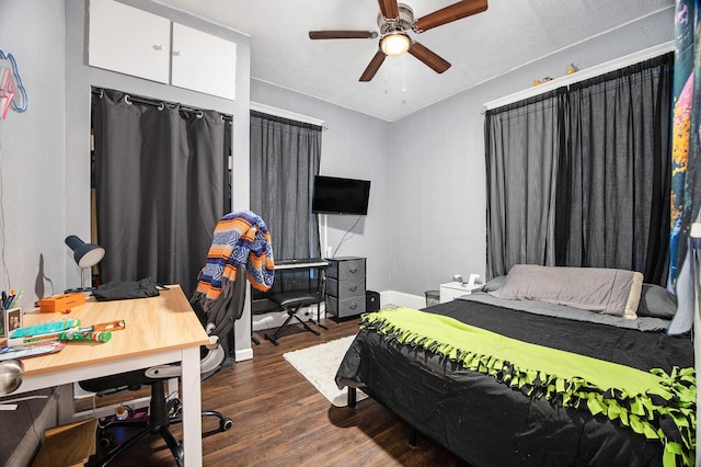 bedroom featuring dark wood-type flooring and ceiling fan