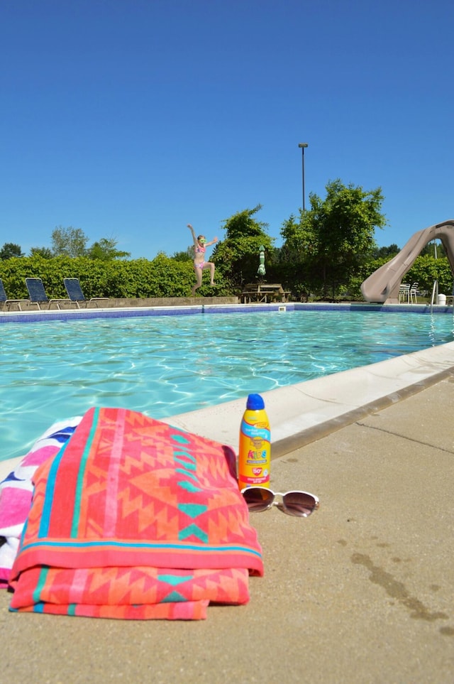 view of swimming pool