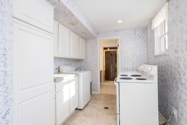 laundry area featuring light tile patterned floors and washer / clothes dryer