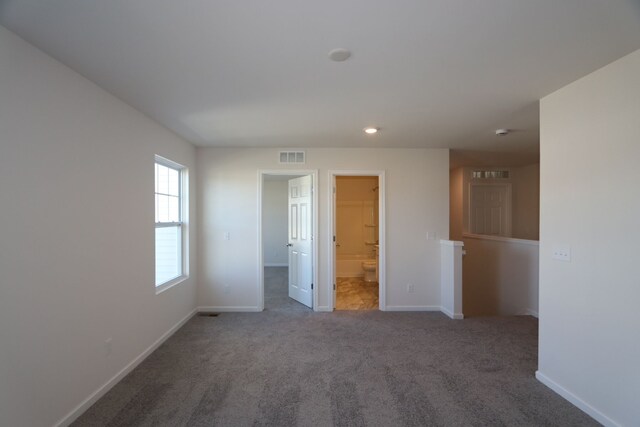 unfurnished room featuring carpet floors