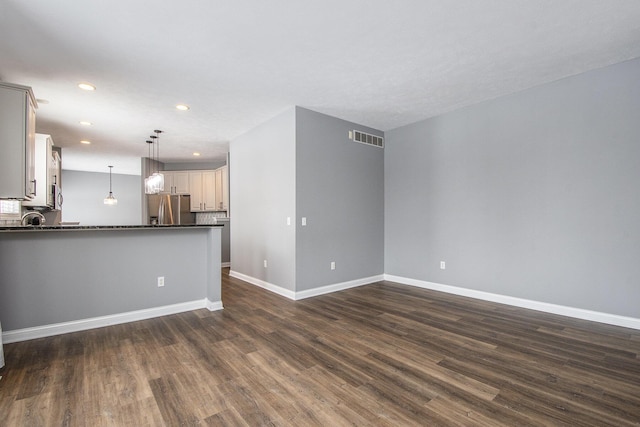 interior space with dark wood-style floors, recessed lighting, visible vents, and baseboards