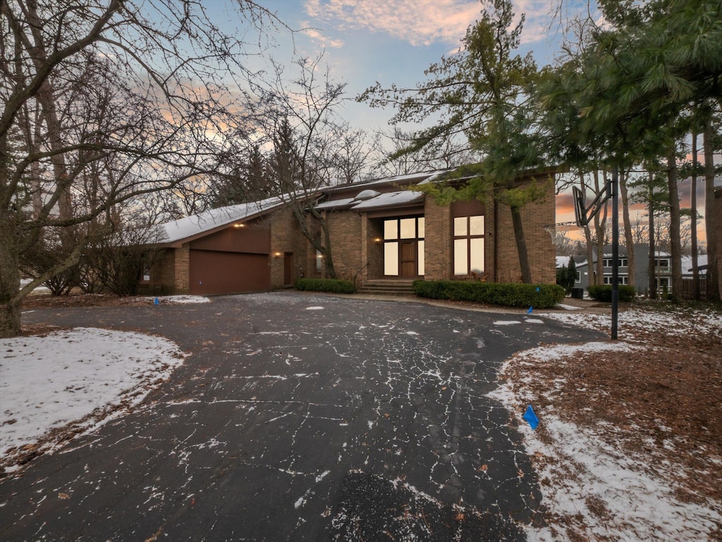 view of front facade featuring a garage