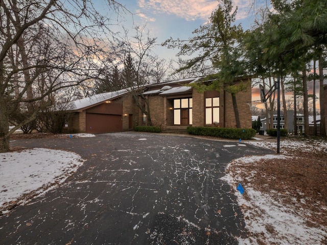 view of front facade featuring a garage