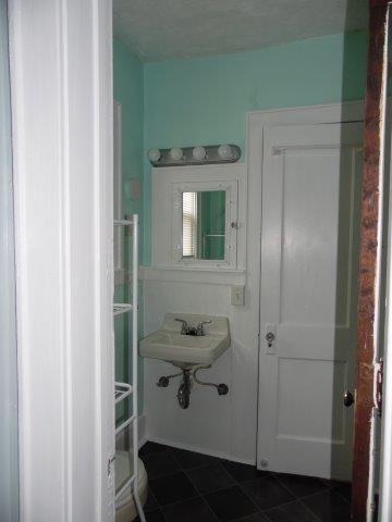 bathroom with sink