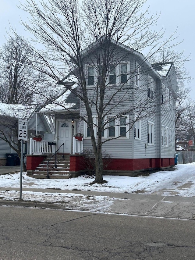 view of front of property