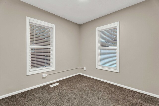 unfurnished room featuring carpet floors