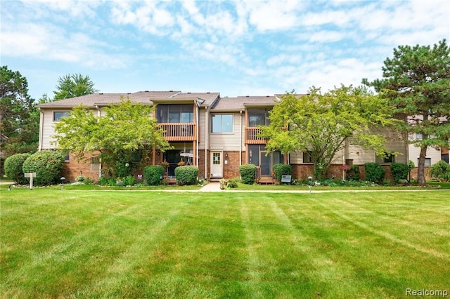 view of front of house featuring a front yard