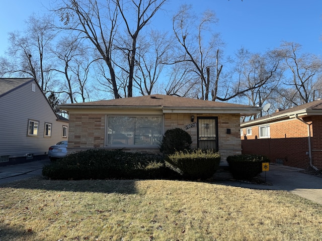 view of front of home with a front yard