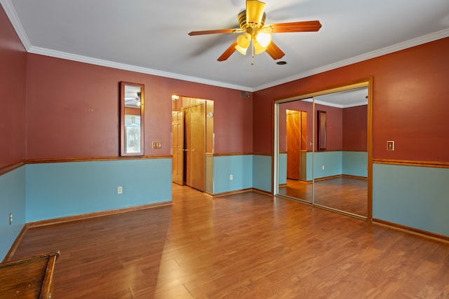 unfurnished room featuring crown molding, ceiling fan, and light hardwood / wood-style flooring