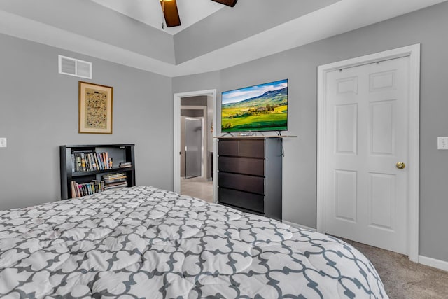 carpeted bedroom featuring ceiling fan