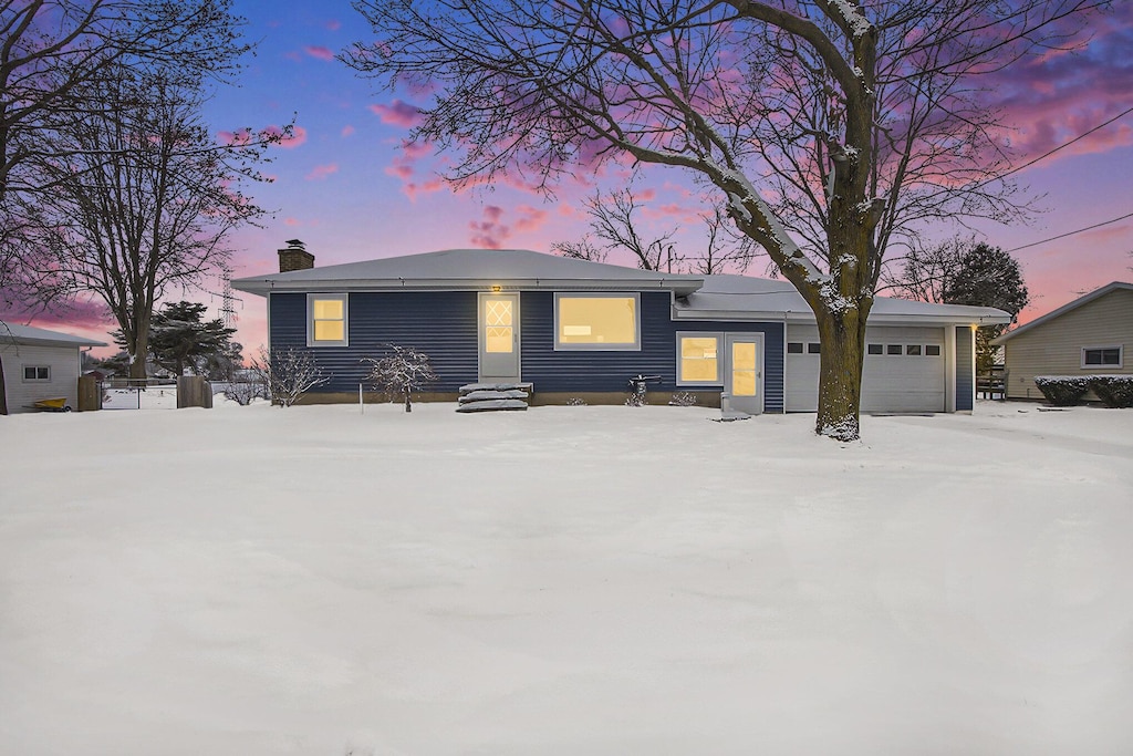 view of front facade with a garage