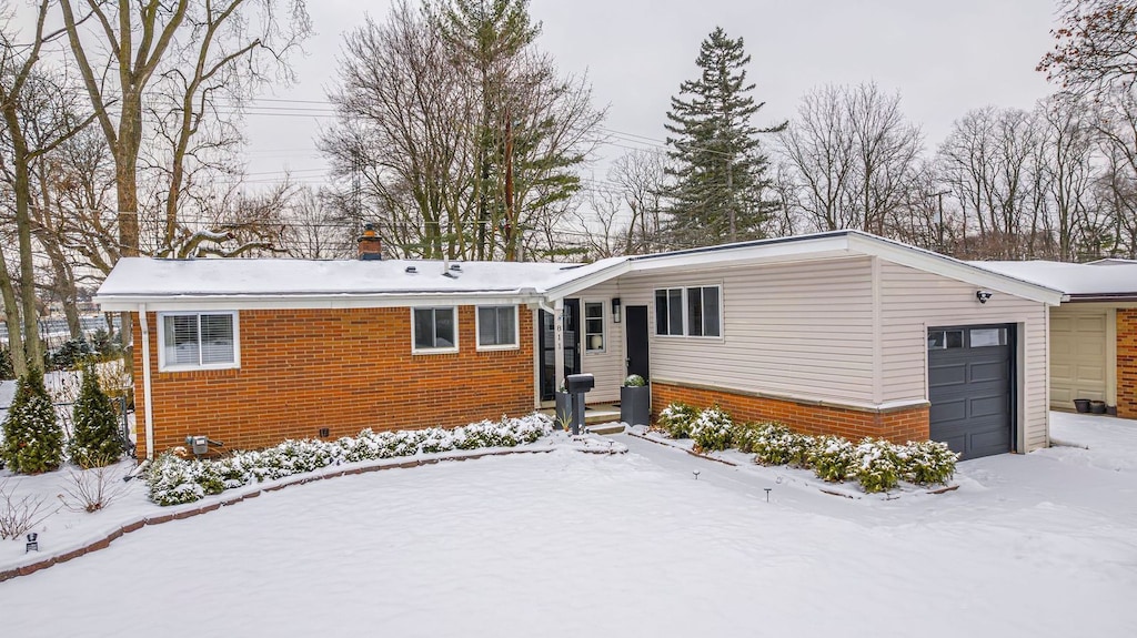 view of front of property featuring a garage