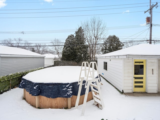 view of yard layered in snow