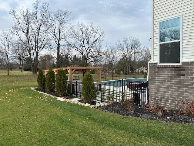 view of swimming pool featuring a lawn