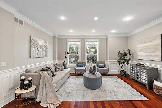 living room featuring a wainscoted wall, recessed lighting, visible vents, ornamental molding, and wood finished floors