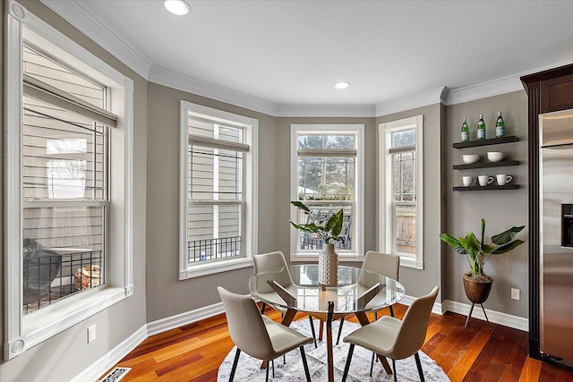 dining space with crown molding, recessed lighting, wood finished floors, and baseboards