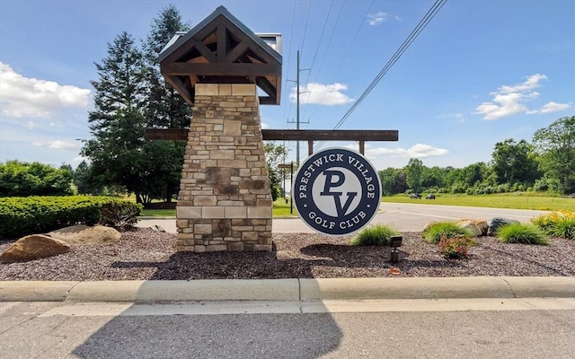 view of community / neighborhood sign