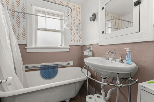 bathroom with sink and shower / bath combo