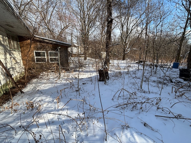 view of yard layered in snow