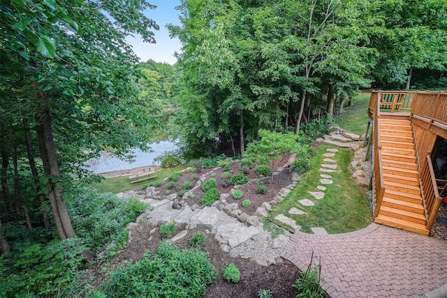 view of yard featuring a patio area