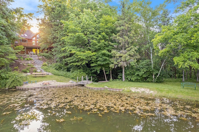 view of yard with a water view