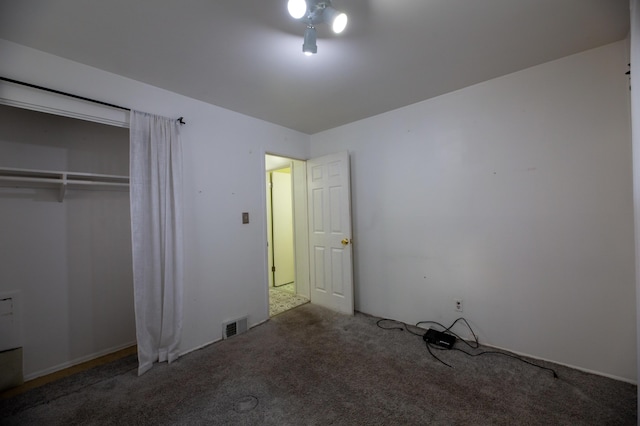 unfurnished bedroom with carpet and a closet