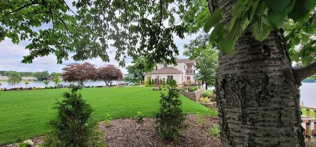 view of yard featuring a water view