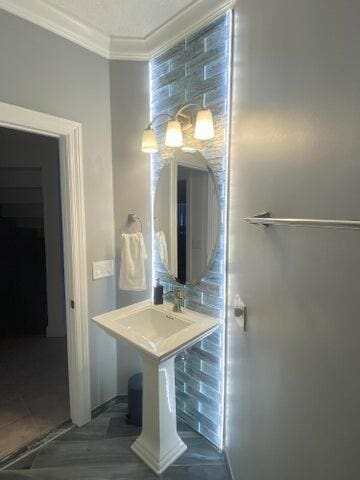 bathroom with ornamental molding