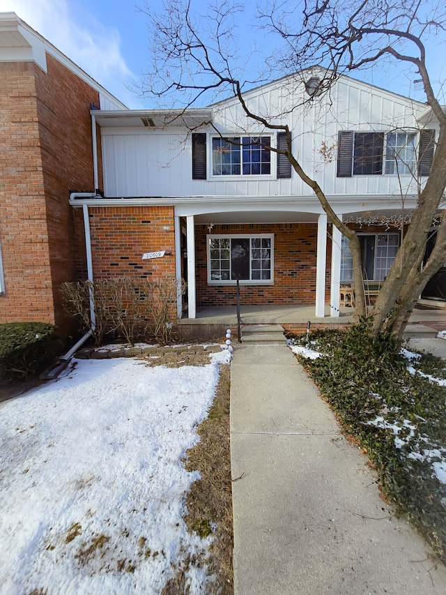 view of front of property with covered porch