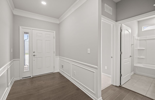 foyer with crown molding