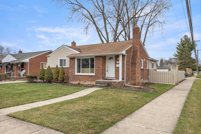 view of front of home with a front lawn