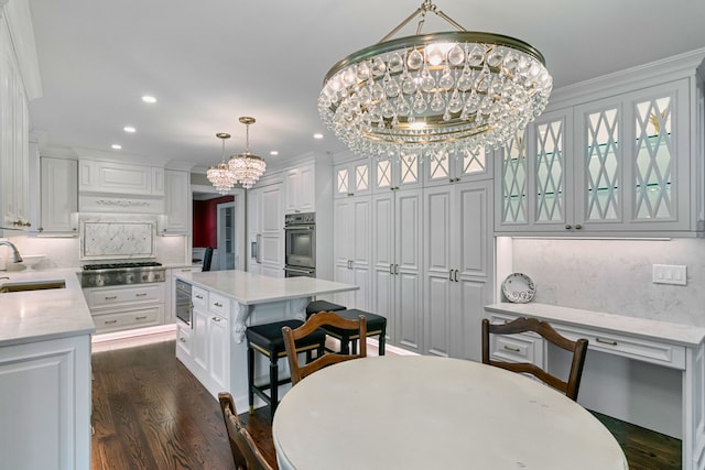 dining space featuring sink, dark hardwood / wood-style floors, and an inviting chandelier