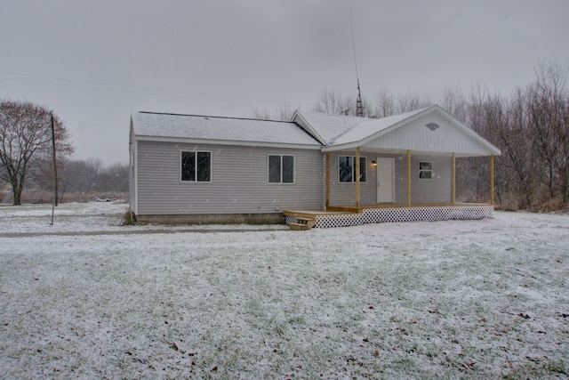 ranch-style house featuring covered porch