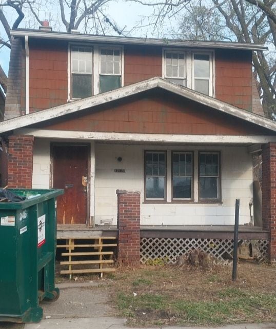 view of front of home featuring a porch