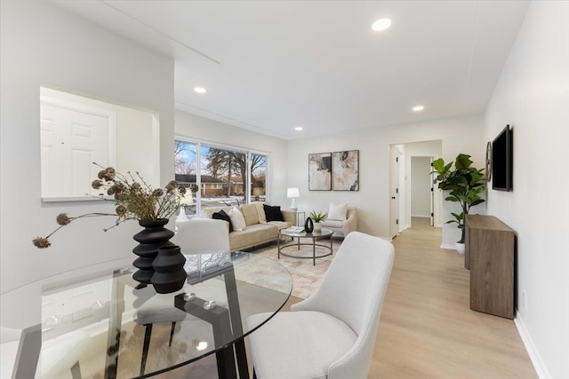 living area featuring recessed lighting, baseboards, and light wood finished floors