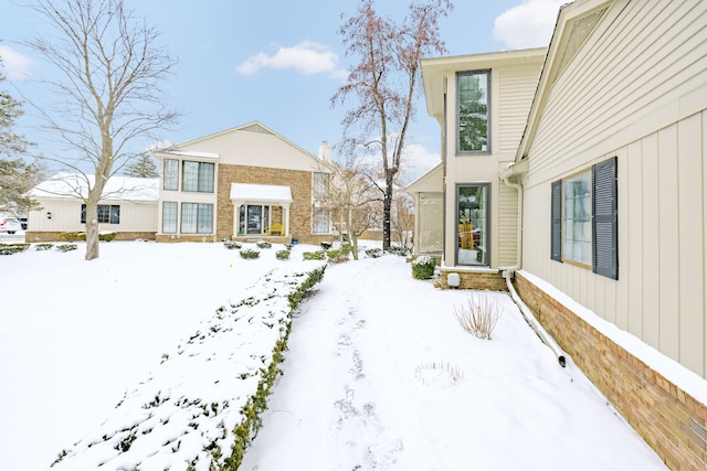 view of yard layered in snow