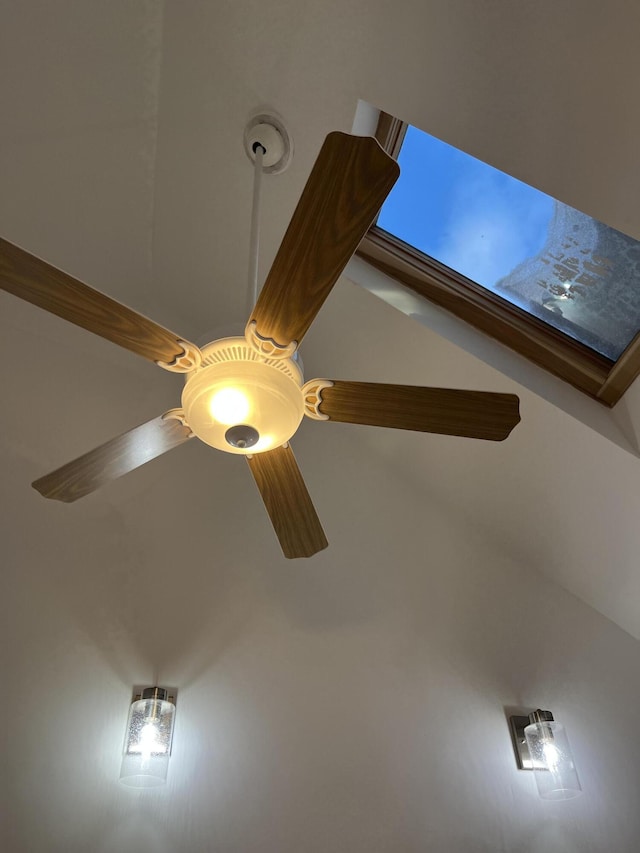 room details featuring ceiling fan