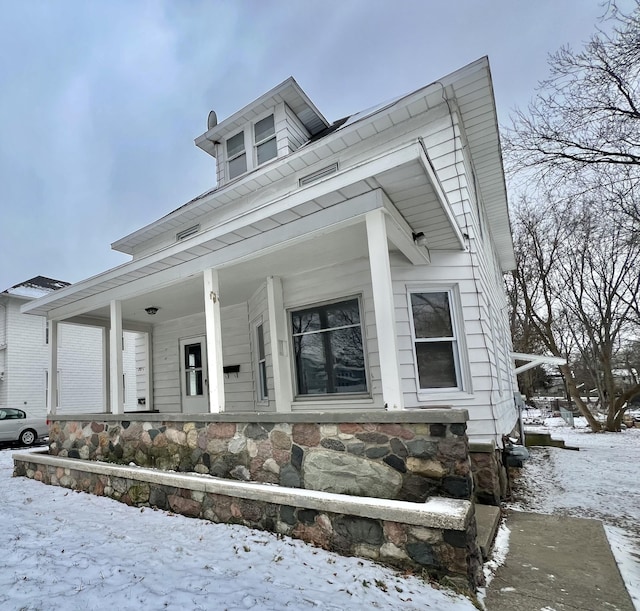 view of front of home featuring a porch