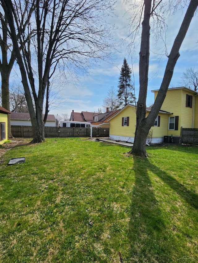 1454 Vermont St, Saginaw, MI 48602 - view of yard featuring fence
