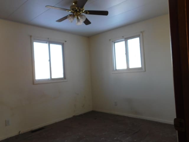 empty room featuring ceiling fan