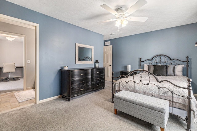 bedroom with ceiling fan, a textured ceiling, and carpet flooring