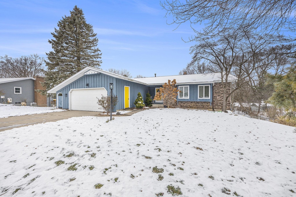 view of front of house featuring a garage