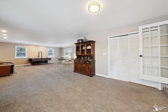 recreation room featuring carpet