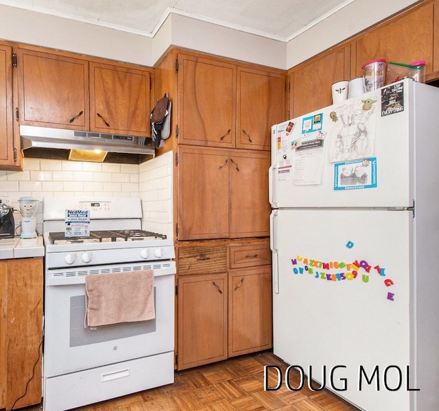 kitchen featuring crown molding, light parquet flooring, tasteful backsplash, and white appliances