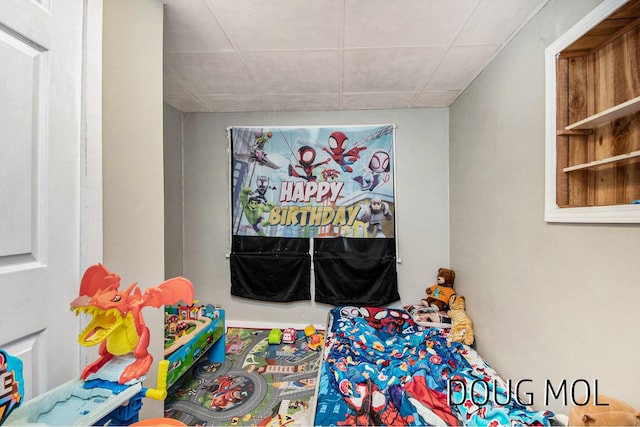 recreation room featuring a drop ceiling